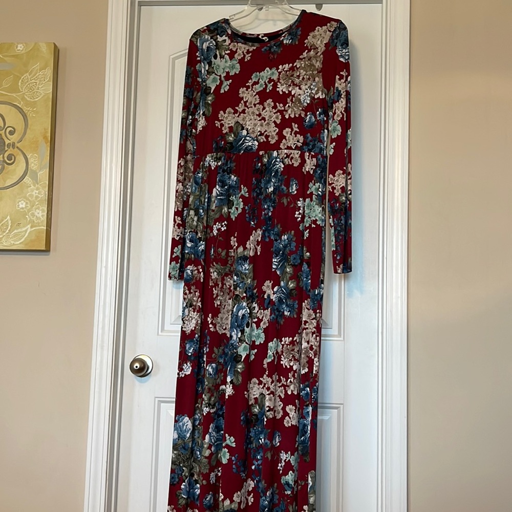 BOUTIQUE Maxi dress worn once for photos - EUC